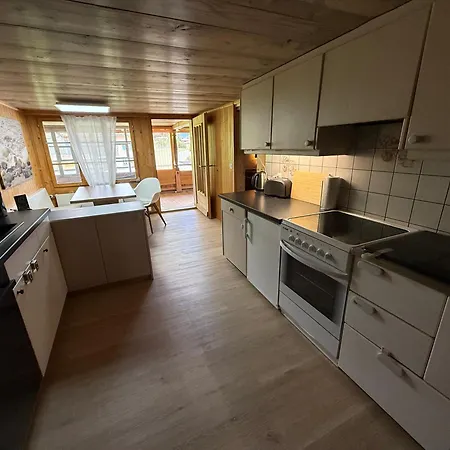 3 Mit Balkon Matten (St Stephan)